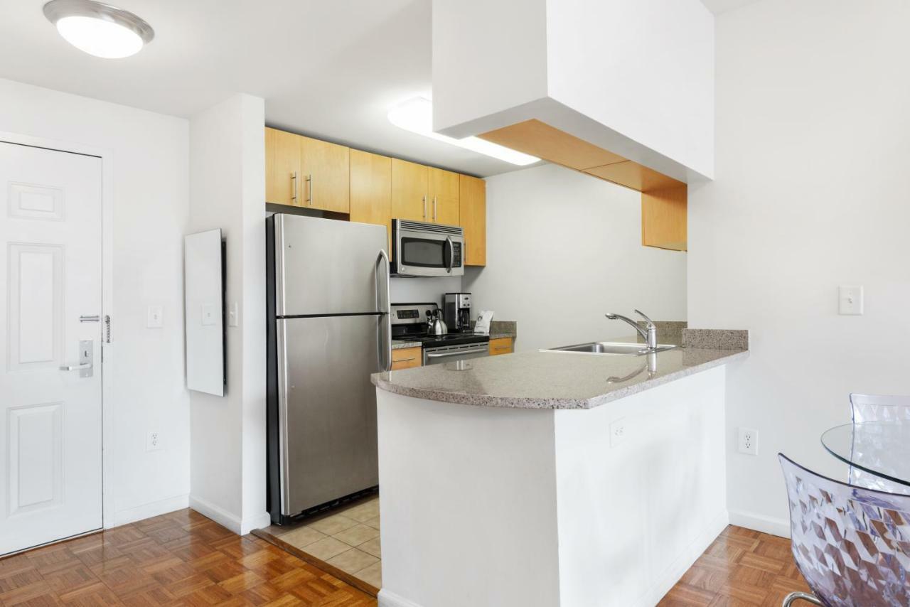 Апартаменты Furnished Quarters At Grove Pointe Джерси-Сити Экстерьер фото