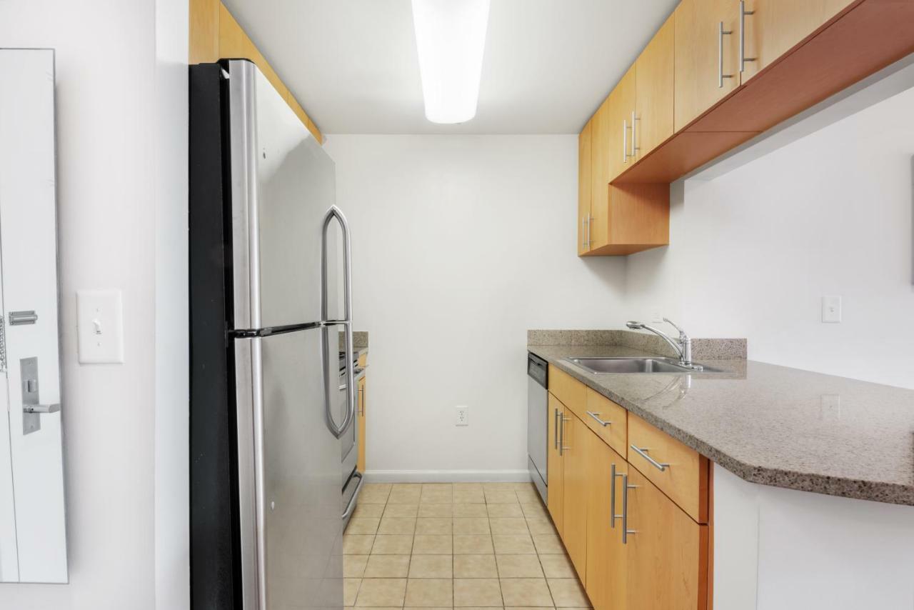 Апартаменты Furnished Quarters At Grove Pointe Джерси-Сити Экстерьер фото